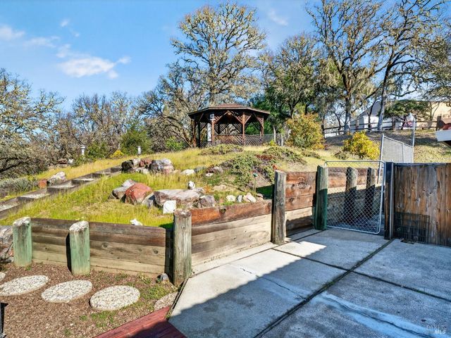 1790 Deerwood Dr, Ukiah, CA 95482