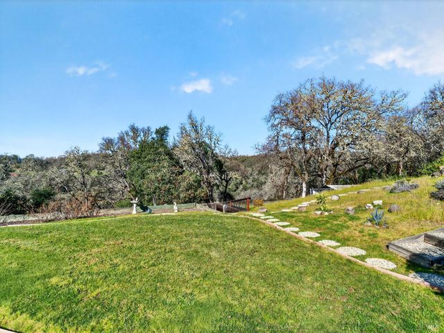 1790 Deerwood Dr, Ukiah, CA 95482