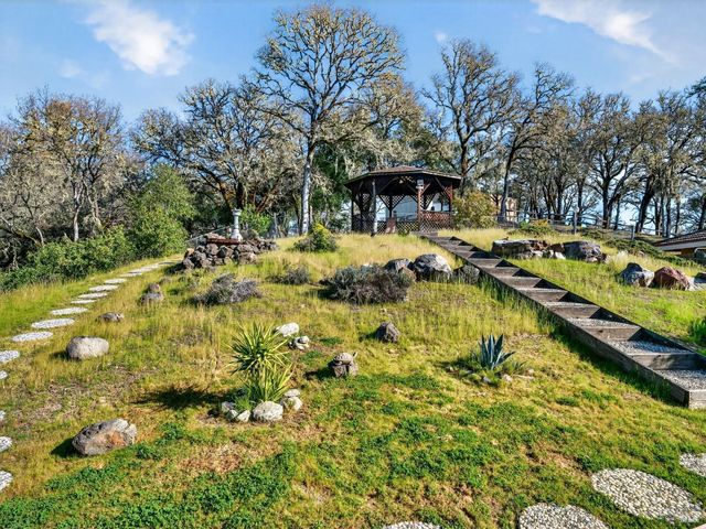 1790 Deerwood Dr, Ukiah, CA 95482