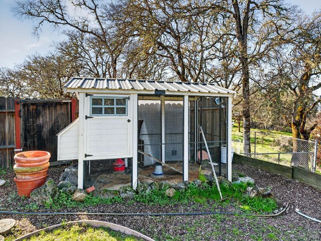 1790 Deerwood Dr, Ukiah, CA 95482