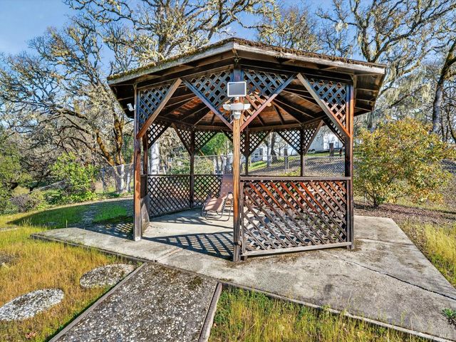 1790 Deerwood Dr, Ukiah, CA 95482