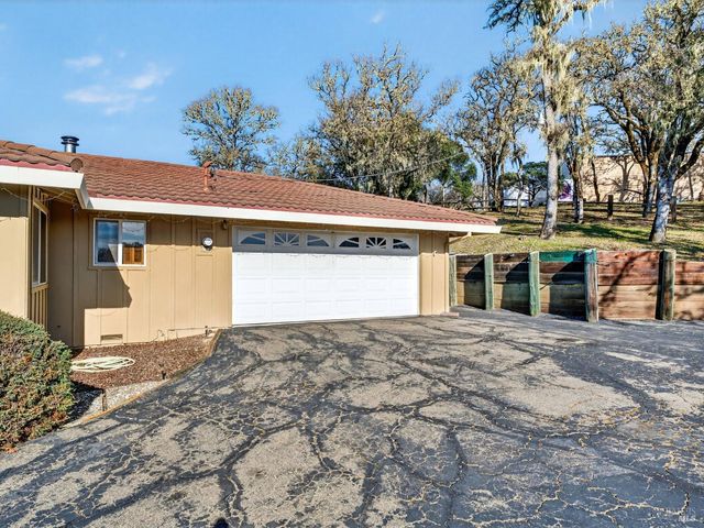 1790 Deerwood Dr, Ukiah, CA 95482