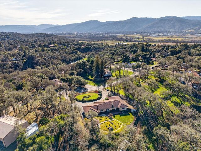 1790 Deerwood Dr, Ukiah, CA 95482