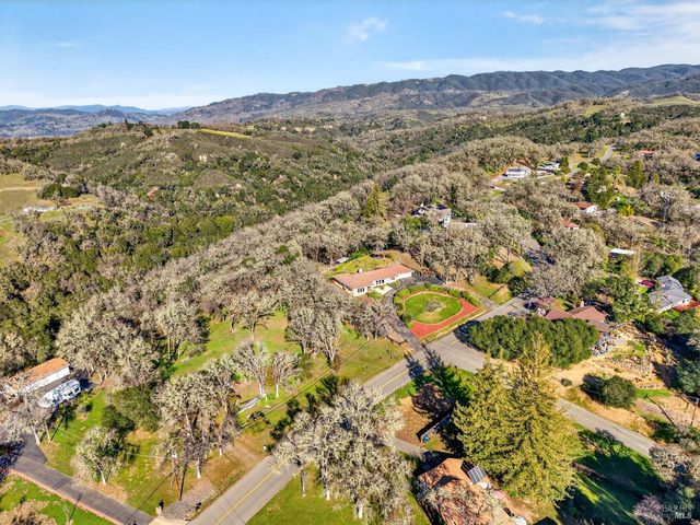 1790 Deerwood Dr, Ukiah, CA 95482