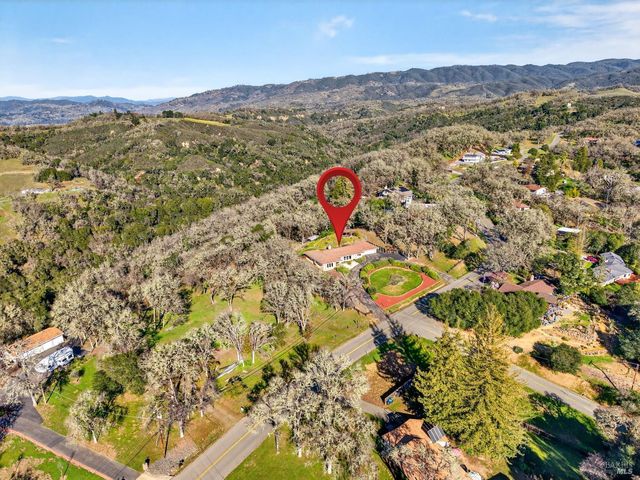 1790 Deerwood Dr, Ukiah, CA 95482