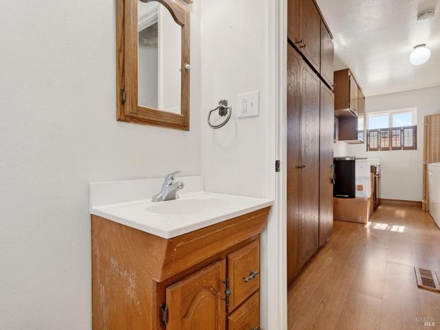 1790 Deerwood Dr, Ukiah, CA 95482