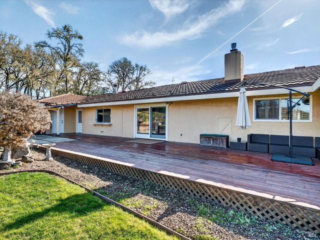 1790 Deerwood Dr, Ukiah, CA 95482