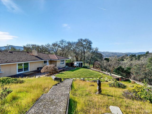 1790 Deerwood Dr, Ukiah, CA 95482