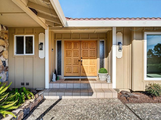 1790 Deerwood Dr, Ukiah, CA 95482