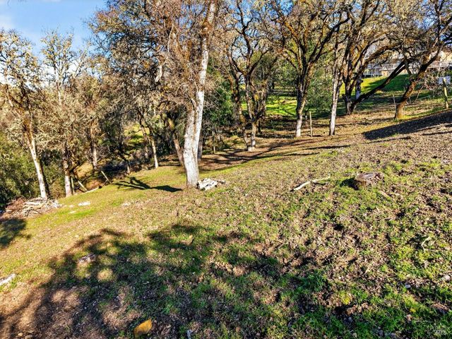 1790 Deerwood Dr, Ukiah, CA 95482