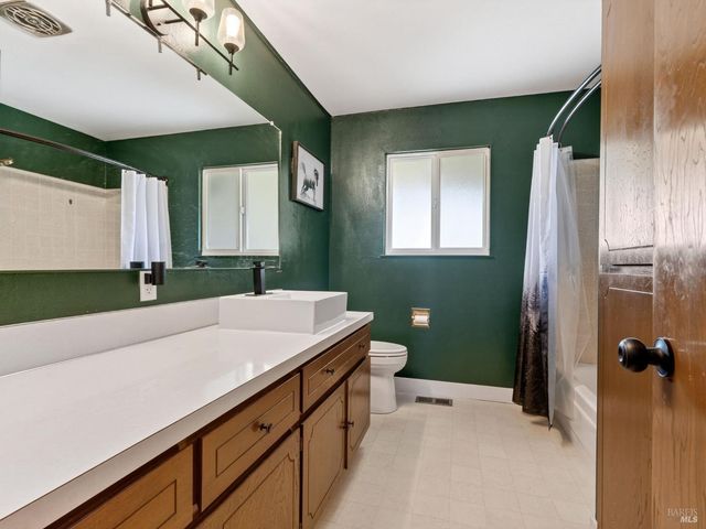 1790 Deerwood Dr, Ukiah, CA 95482