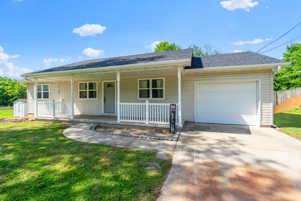502 W Mill Street, Ash Grove, MO 65604