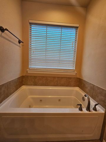 604 NE Ave E Place, Andrews, TX 79714