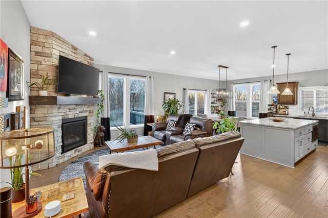 3213 SE Mill Creek Lane, Lee's Summit, MO 64063