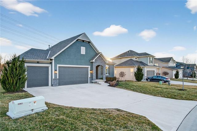 3213 SE Mill Creek Lane, Lee's Summit, MO 64063