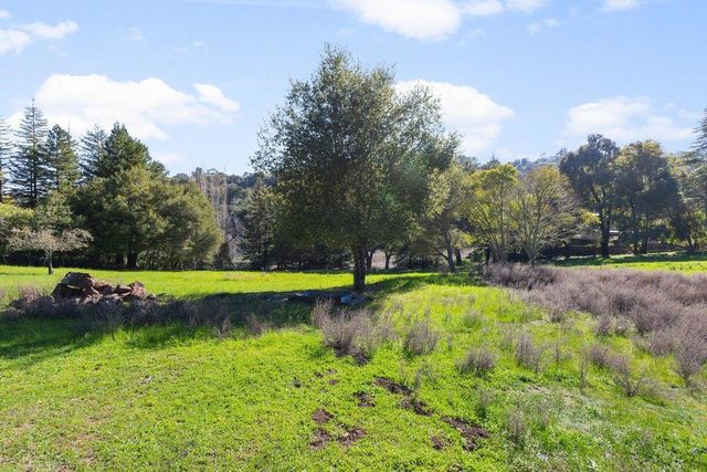 27600 Altamont Road, Los Altos Hills, CA 94022