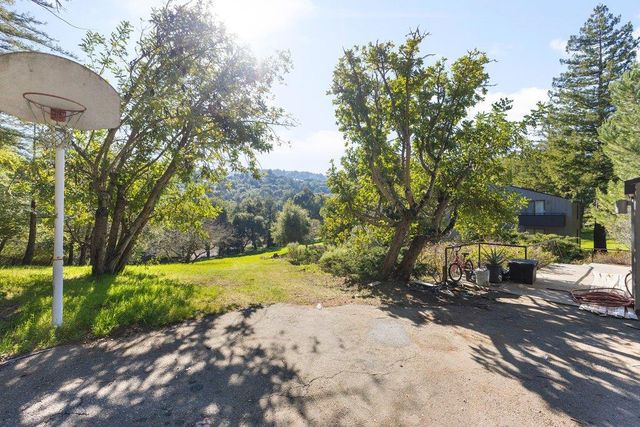 27600 Altamont Road, Los Altos Hills, CA 94022
