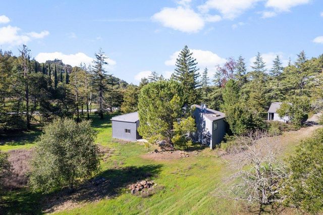 27600 Altamont Road, Los Altos Hills, CA 94022