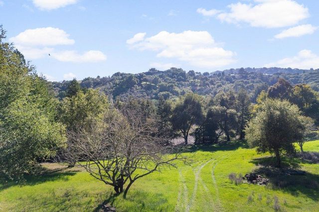 27600 Altamont Road, Los Altos Hills, CA 94022