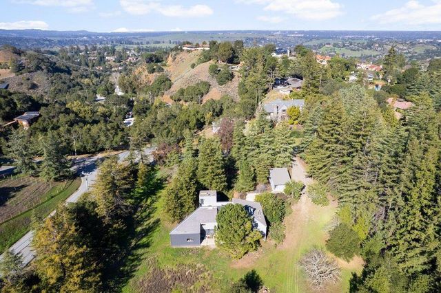 27600 Altamont Road, Los Altos Hills, CA 94022