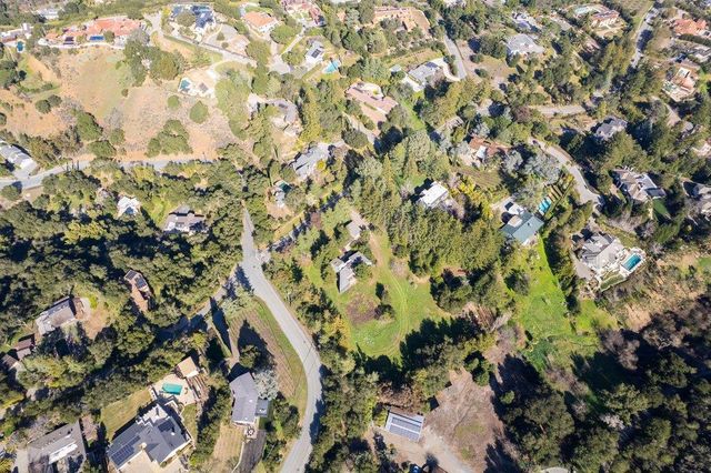 27600 Altamont Road, Los Altos Hills, CA 94022