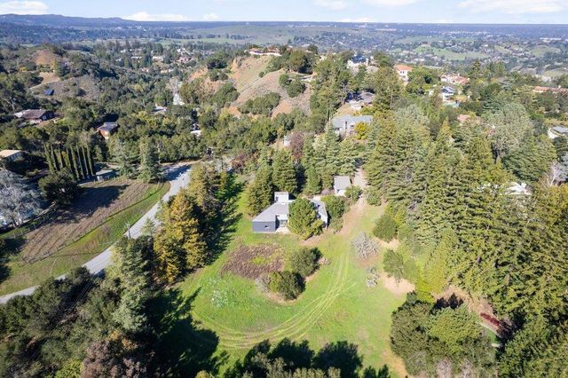 27600 Altamont Road, Los Altos Hills, CA 94022
