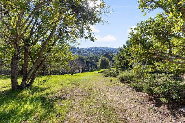 27600 Altamont Road, Los Altos Hills, CA 94022