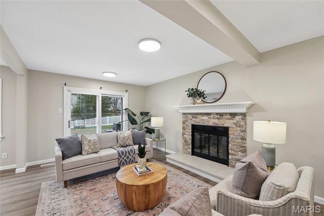 847 Weatherwood Drive, Manchester, MO 63021