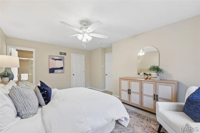 847 Weatherwood Drive, Manchester, MO 63021