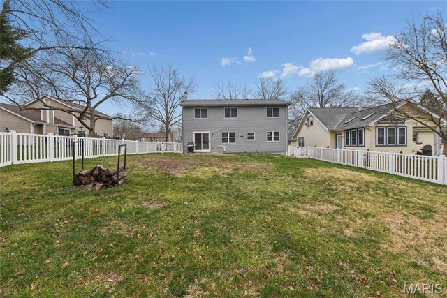 847 Weatherwood Drive, Manchester, MO 63021