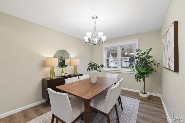 847 Weatherwood Drive, Manchester, MO 63021