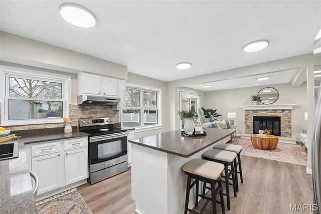 847 Weatherwood Drive, Manchester, MO 63021