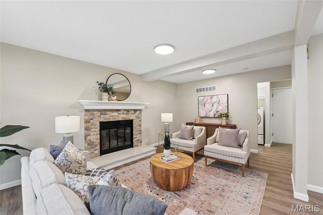 847 Weatherwood Drive, Manchester, MO 63021