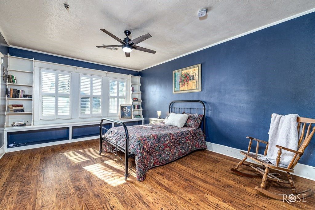 Image 15 of property listing at 423 S Washington Drive, San Angelo, TX 76901