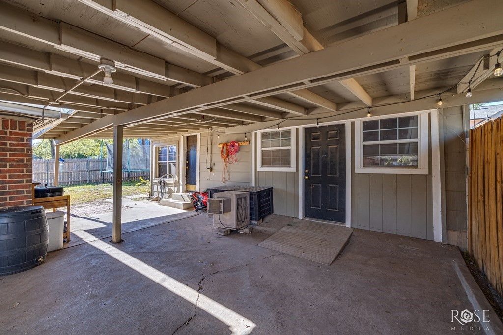 Image 22 of property listing at 423 S Washington Drive, San Angelo, TX 76901