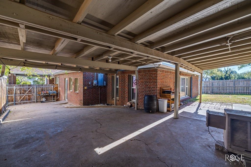 Image 23 of property listing at 423 S Washington Drive, San Angelo, TX 76901