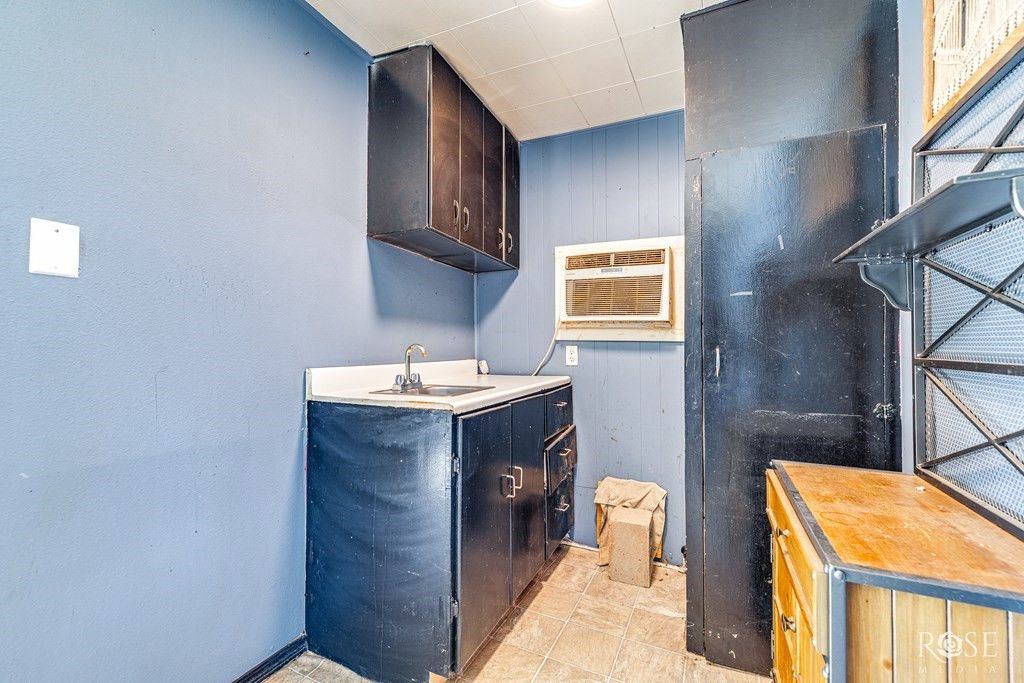 Image 28 of property listing at 423 S Washington Drive, San Angelo, TX 76901