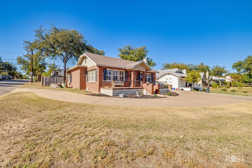 Image 33 of property listing at 423 S Washington Drive, San Angelo, TX 76901