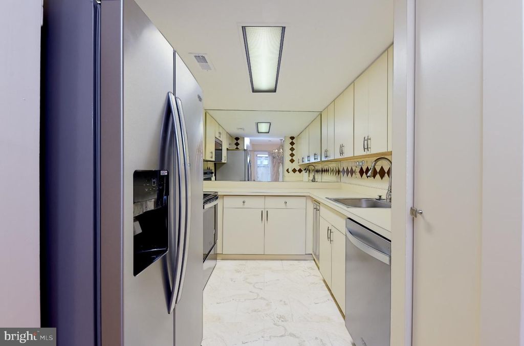 Image 2 of property listing at 45 PENNY LN #45, Baltimore, MD 21209