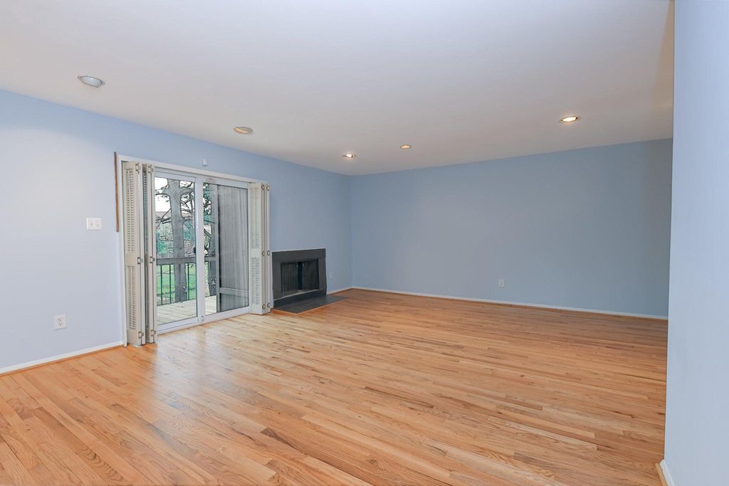 Image 11 of property listing at 45 PENNY LN #45, Baltimore, MD 21209