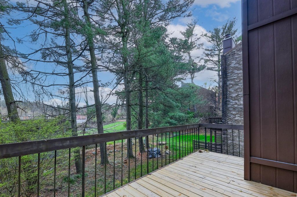 Image 12 of property listing at 45 PENNY LN #45, Baltimore, MD 21209