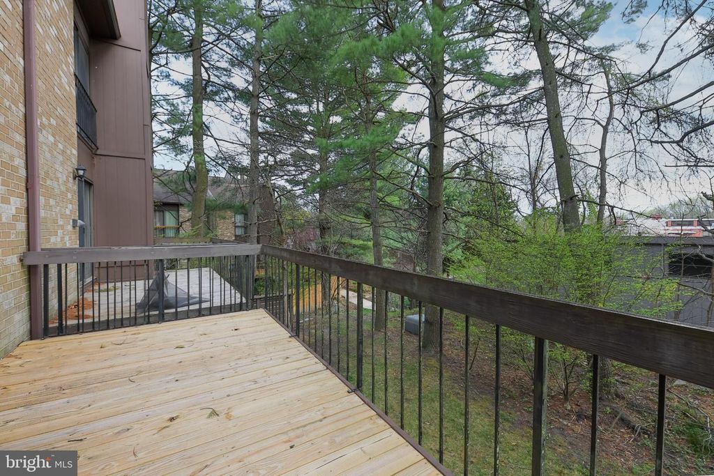 Image 13 of property listing at 45 PENNY LN #45, Baltimore, MD 21209