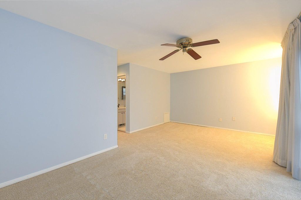 Image 15 of property listing at 45 PENNY LN #45, Baltimore, MD 21209
