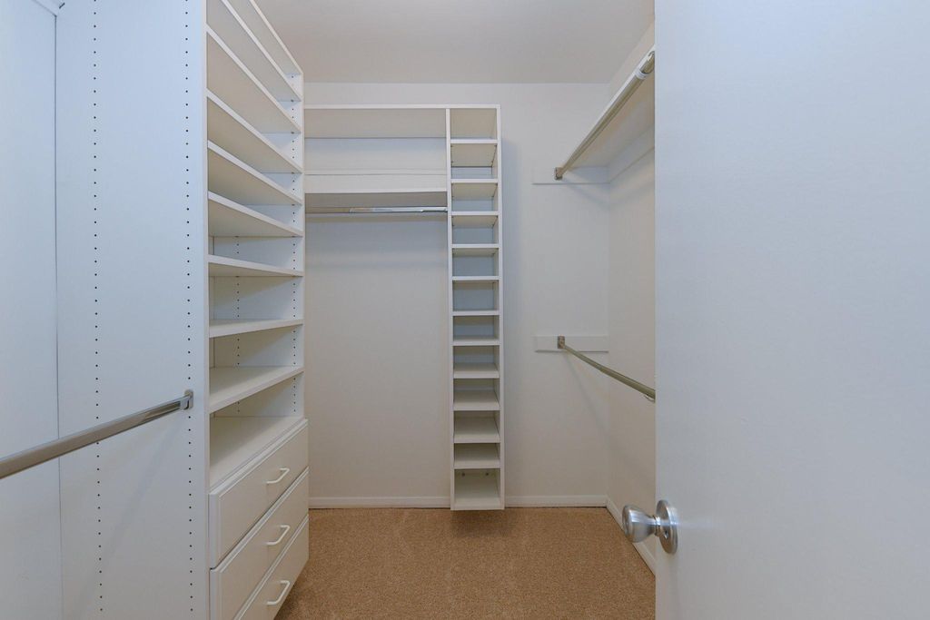 Image 16 of property listing at 45 PENNY LN #45, Baltimore, MD 21209