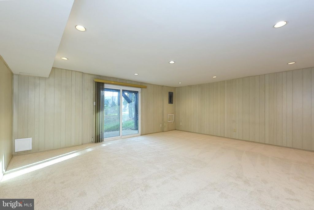 Image 24 of property listing at 45 PENNY LN #45, Baltimore, MD 21209