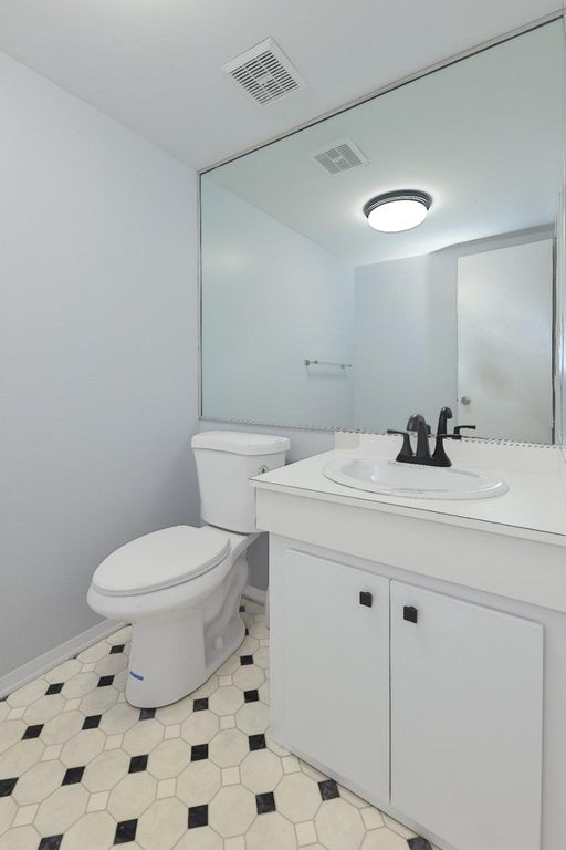 Image 25 of property listing at 45 PENNY LN #45, Baltimore, MD 21209
