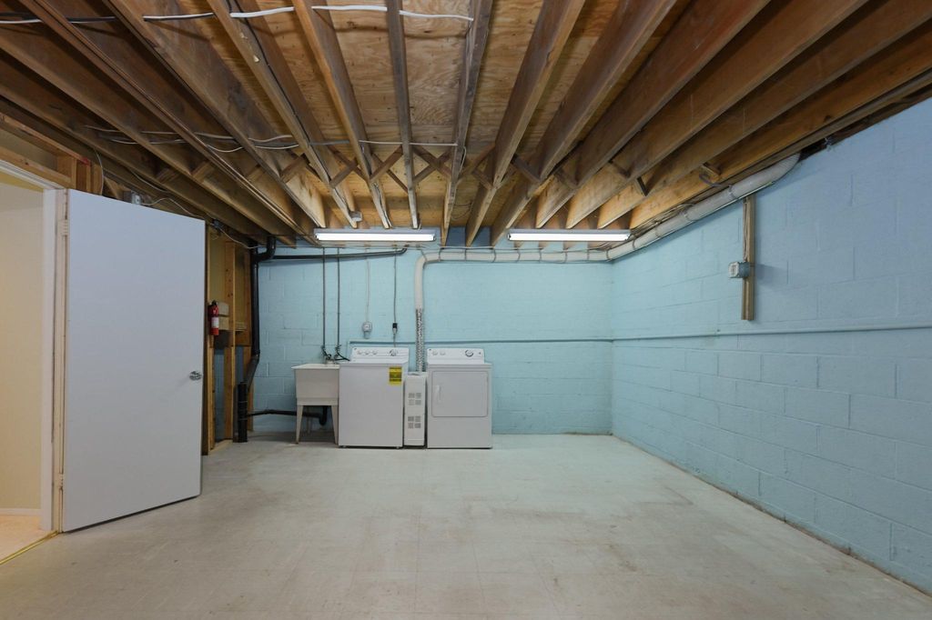 Image 26 of property listing at 45 PENNY LN #45, Baltimore, MD 21209