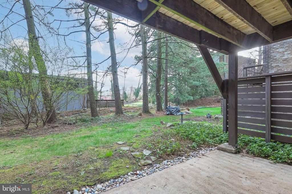 Image 29 of property listing at 45 PENNY LN #45, Baltimore, MD 21209