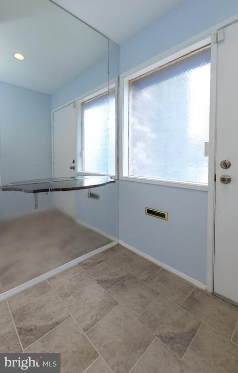 Image 5 of property listing at 45 PENNY LN #45, Baltimore, MD 21209
