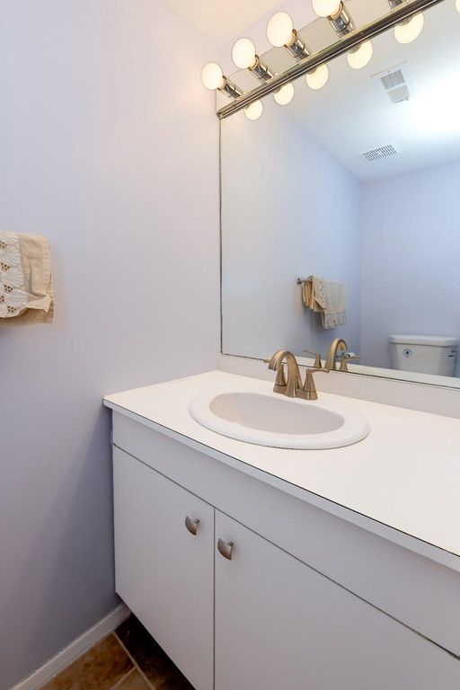 Image 6 of property listing at 45 PENNY LN #45, Baltimore, MD 21209